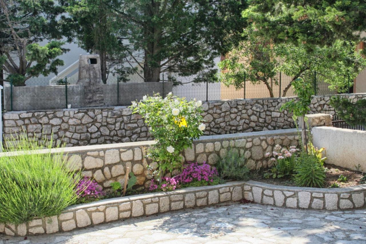 Apartments By The Sea Mandre, Pag - 3084 Kolan Exterior foto