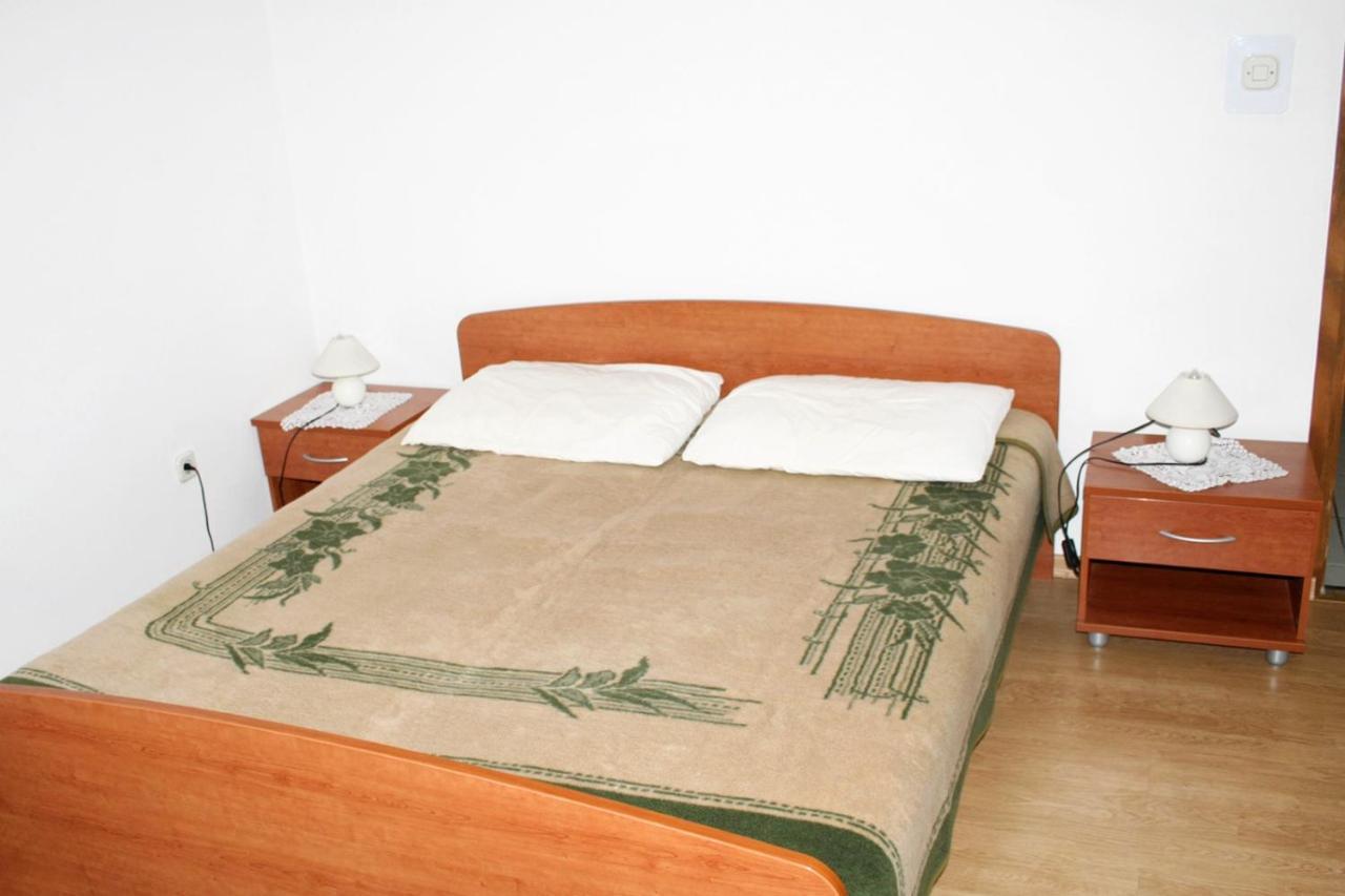 Apartments By The Sea Mandre, Pag - 3084 Kolan Exterior foto