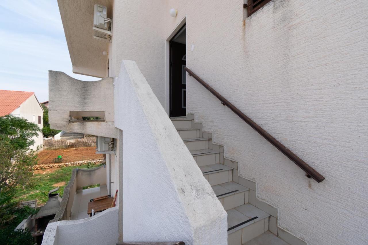Apartments By The Sea Mandre, Pag - 3084 Kolan Exterior foto
