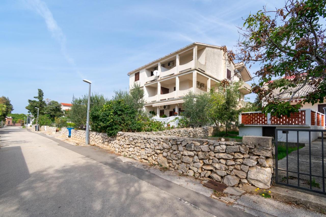 Apartments By The Sea Mandre, Pag - 3084 Kolan Exterior foto
