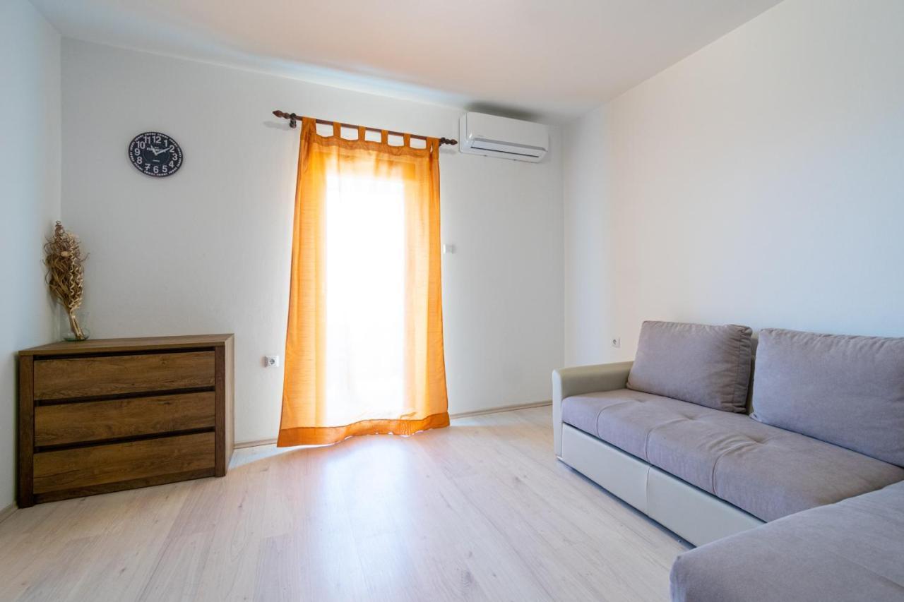 Apartments By The Sea Mandre, Pag - 3084 Kolan Exterior foto