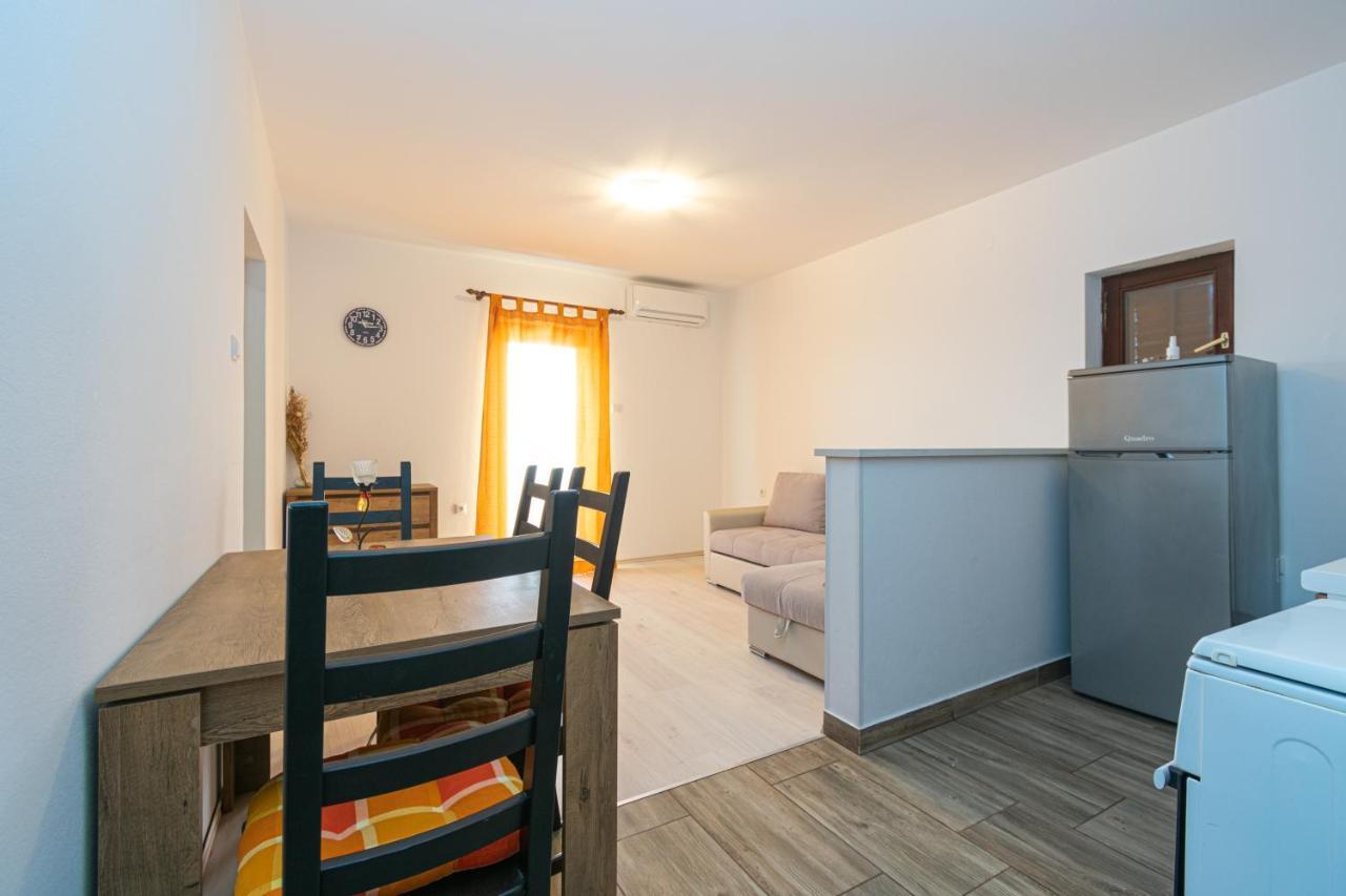 Apartments By The Sea Mandre, Pag - 3084 Kolan Exterior foto