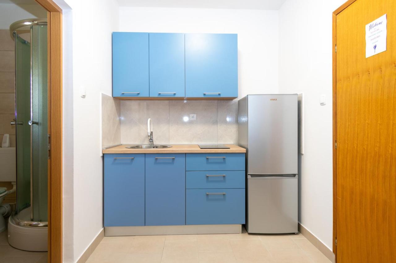 Apartments By The Sea Mandre, Pag - 3084 Kolan Exterior foto