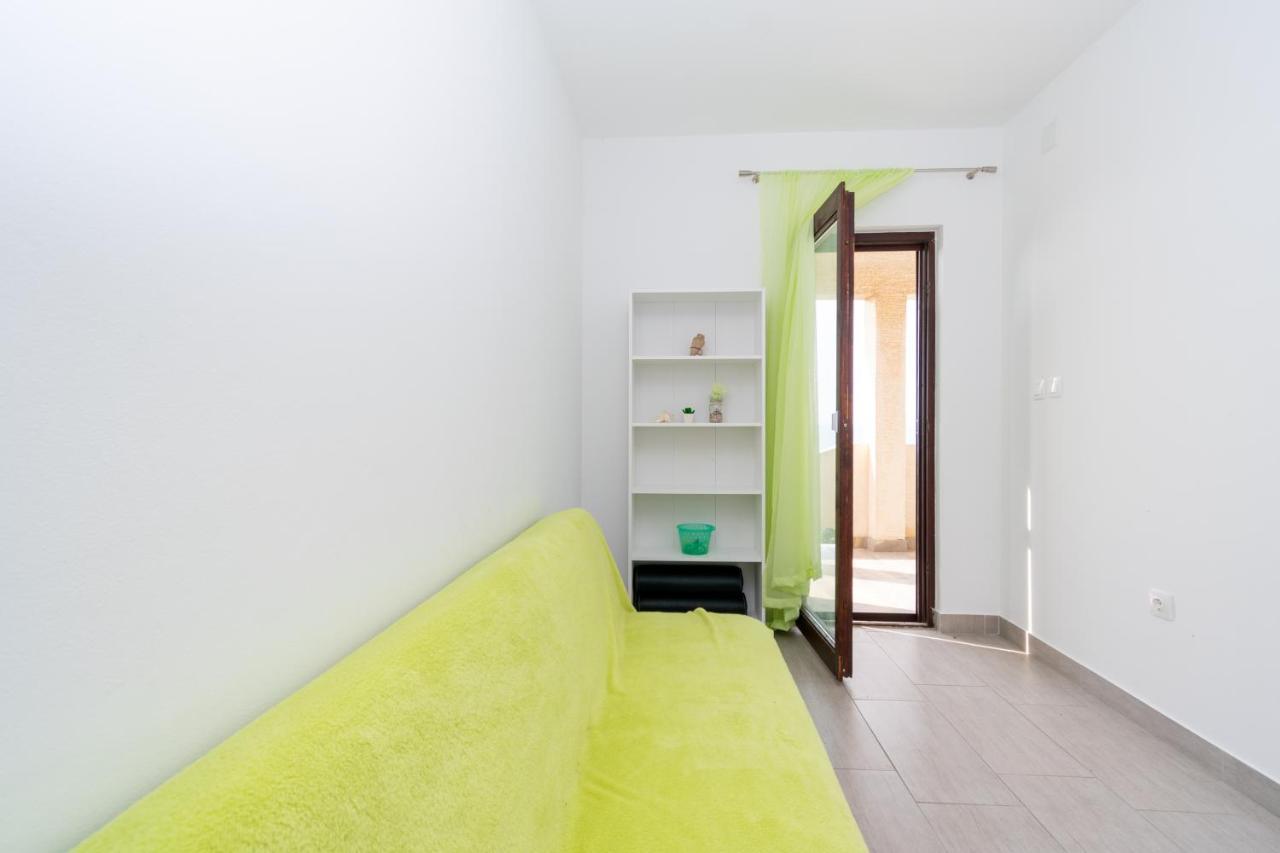 Apartments By The Sea Mandre, Pag - 3084 Kolan Exterior foto