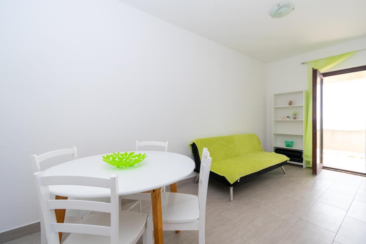 Apartments By The Sea Mandre, Pag - 3084 Kolan Exterior foto