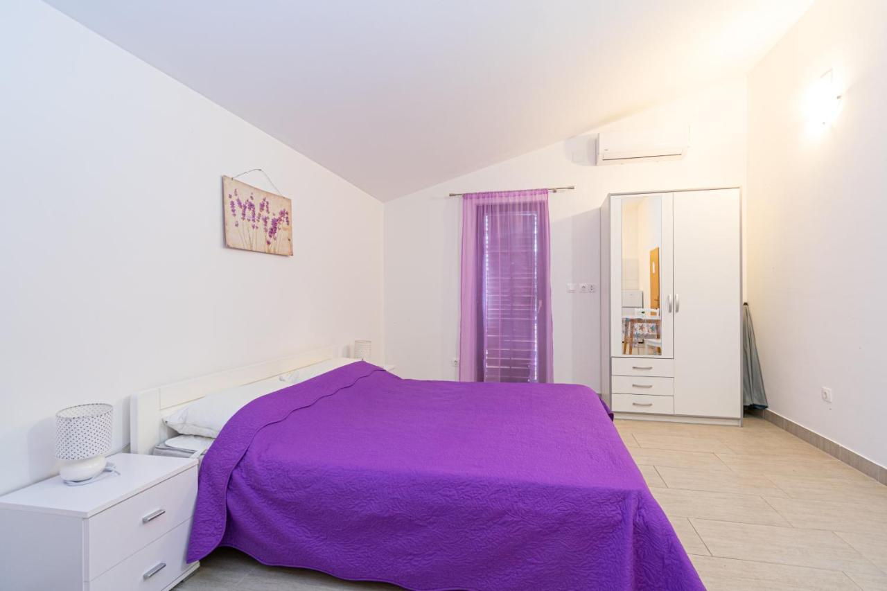 Apartments By The Sea Mandre, Pag - 3084 Kolan Exterior foto