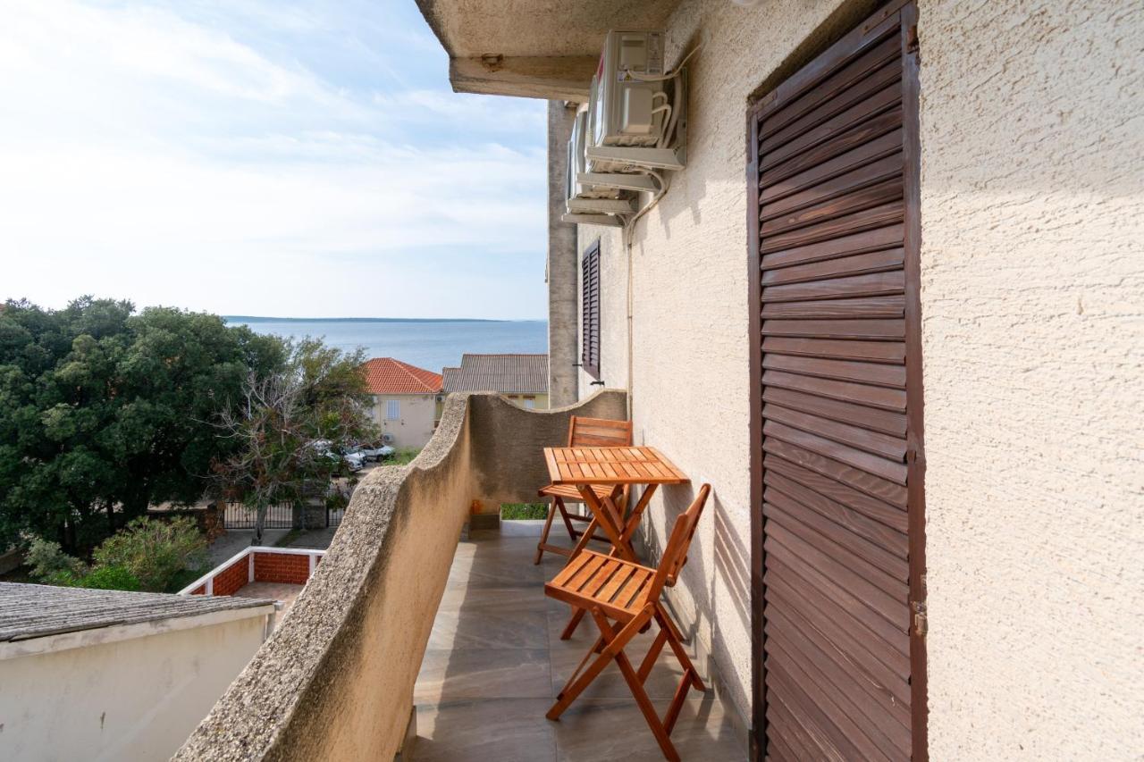 Apartments By The Sea Mandre, Pag - 3084 Kolan Exterior foto