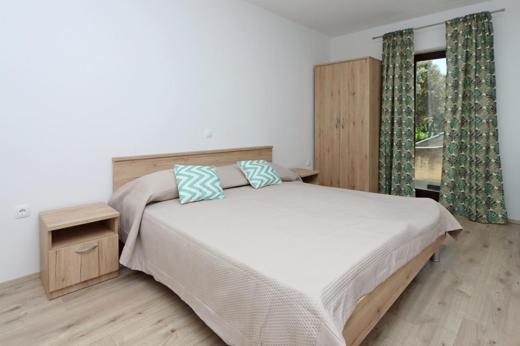 Apartments By The Sea Mandre, Pag - 3084 Kolan Exterior foto
