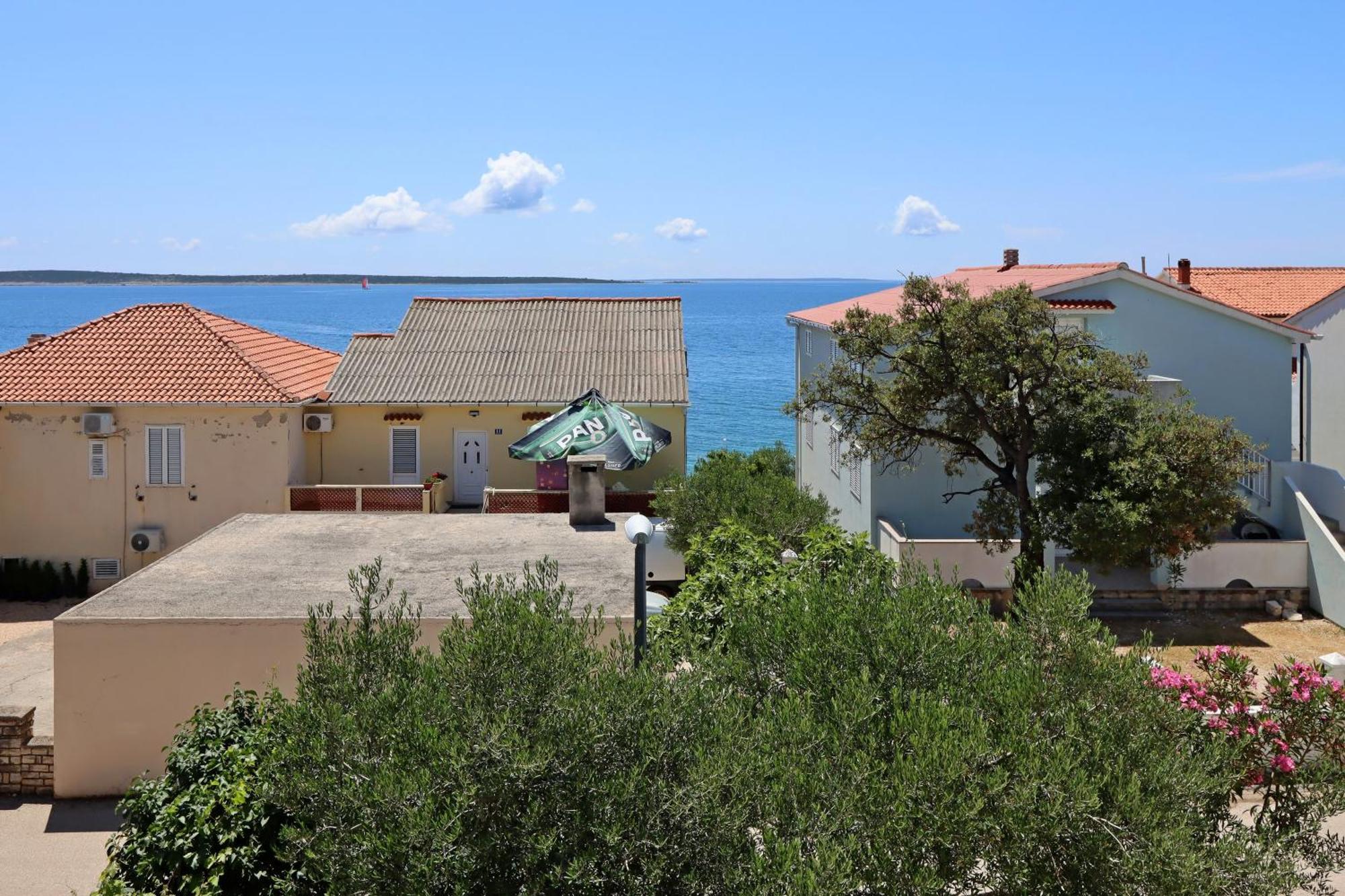 Apartments By The Sea Mandre, Pag - 3084 Kolan Exterior foto