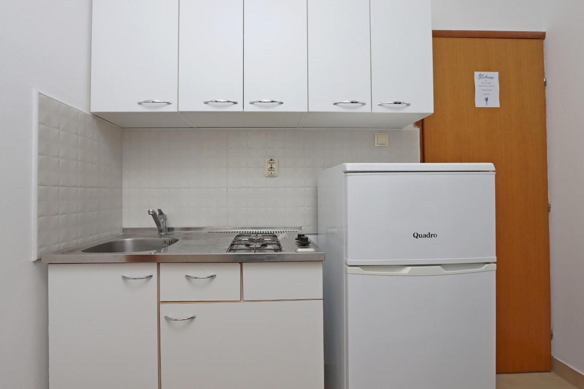 Apartments By The Sea Mandre, Pag - 3084 Kolan Zimmer foto