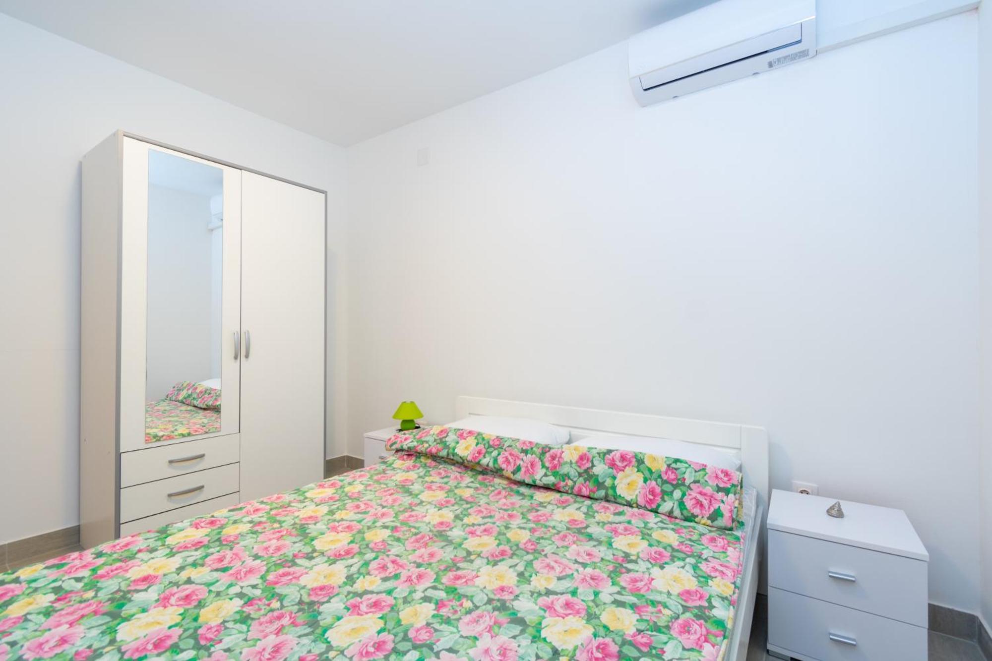 Apartments By The Sea Mandre, Pag - 3084 Kolan Zimmer foto